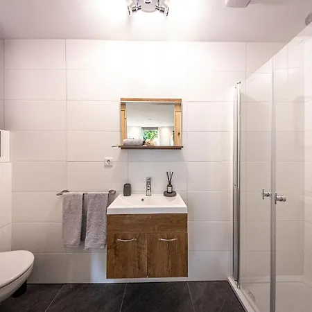 לינה וארוחת בוקר Eindhoven Inn איינדהובן
