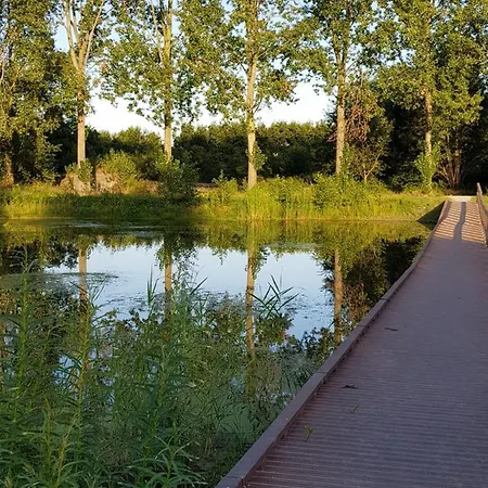 Eindhoven Inn לינה וארוחת בוקר